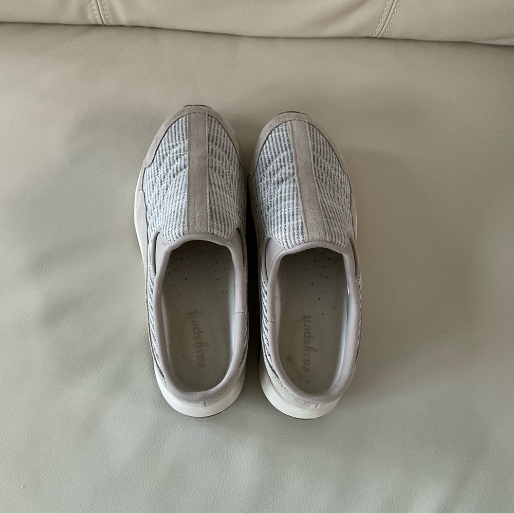 Easy Spirit Traveltime Clogs, Size 7.5 M